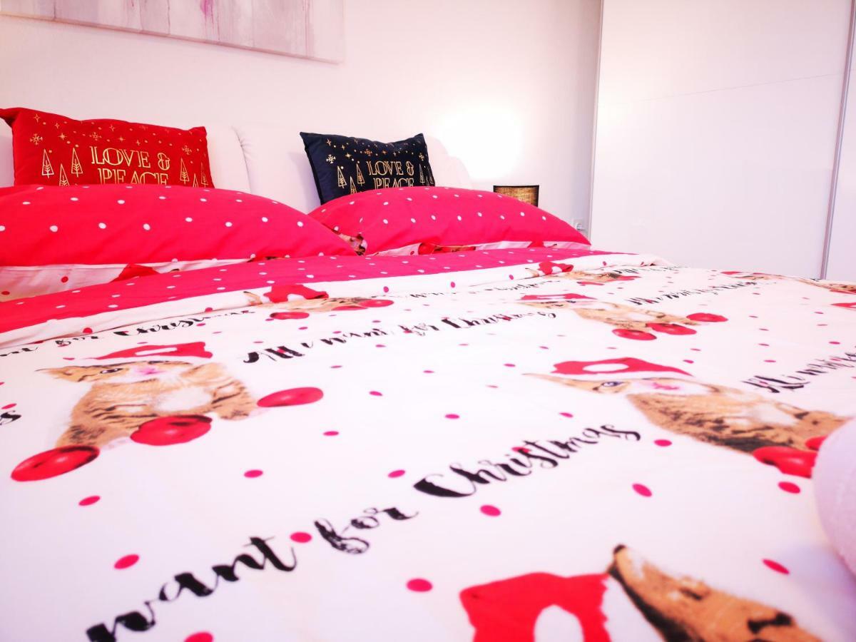 Apartman "Sabine Red" With Heated Pool オミサリ エクステリア 写真
