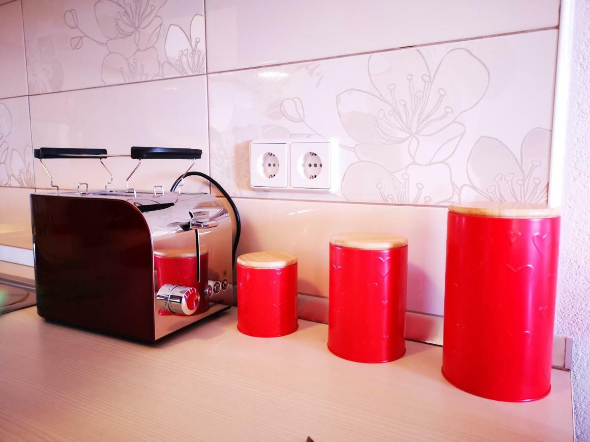 Apartman "Sabine Red" With Heated Pool オミサリ エクステリア 写真